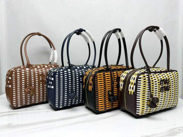Picture of Miu Miu Handbags _SKUfw201143989fw